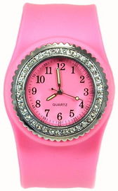 Schiaffo della rottura di rosa delle signore delle ragazze sull'orologio di polsino del silicone con l'incastonatura stabilita del cristallo