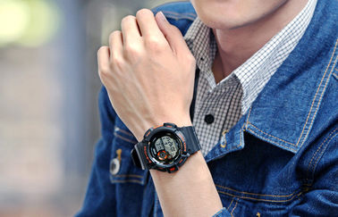 Orologio di Digital multifunzionale dello schermo LCD del nero di modo dei ragazzi con la lampadina di EL