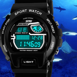 L'orologio multifunzionale LCD di Digital con il nichel della cinghia dell'unità di elaborazione libera