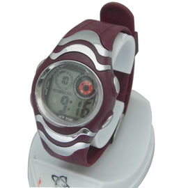 Il contatore Casio del battito fa il giro dell'esposizione doppia di tempo dell'orologio di Digital