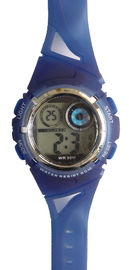 Il contatore Casio del battito fa il giro dell'esposizione doppia di tempo dell'orologio di Digital