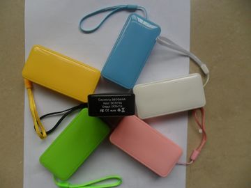 Batteria della Banca di potere del profumo con la cordicella, caricatore della Banca di potere 4400mah