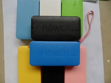 Batteria della Banca di potere del profumo con la cordicella, caricatore della Banca di potere 4400mah