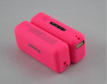 la Banca portatile di potere di 2600mAh USB con la luce del LED, rosso/rosa/verde