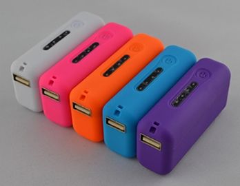 la Banca portatile di potere di 2600mAh USB con la luce del LED, rosso/rosa/verde