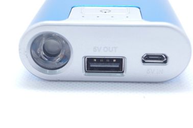 La Banca portatile 6600mAh di potere di USB del metallo della macchina fotografica digitale con la torcia del LED