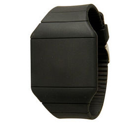 Orologio sportivo di gomma nero degli uomini LED Digital con la stampa di logo del cranio per il regalo di Halloween