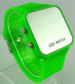 L'orologio di vetro dello schermo il LED Digital della custodia in plastica con ora e la data funziona
