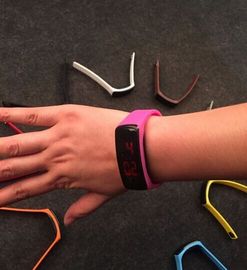 Orologio della custodia in plastica LED Digital con il braccialetto di sport del fermaglio del magnete