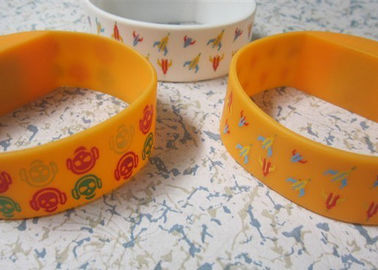 Giallo seta stampata 2,25 cm larghezza Silicone sport bracciale orologi per regalo pubblicitaria