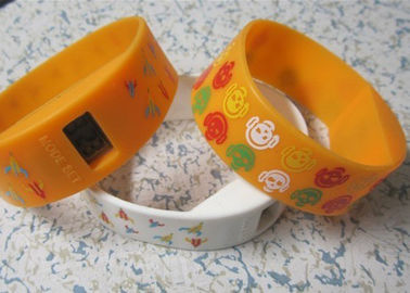 Giallo seta stampata 2,25 cm larghezza Silicone sport bracciale orologi per regalo pubblicitaria