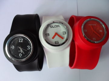 Orologio flessibile di polsino del silicone dei bambini, orologio leggero di schiaffo